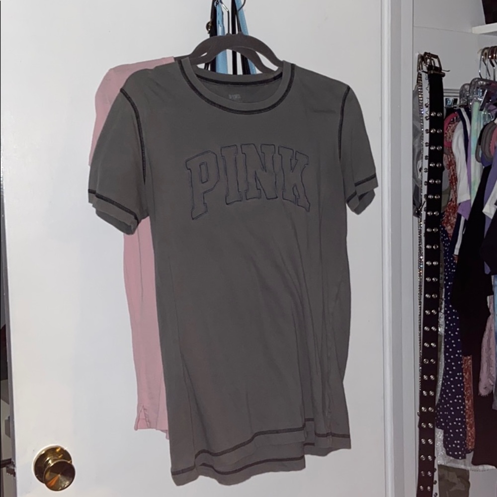 dark green vs pink tee shirt
